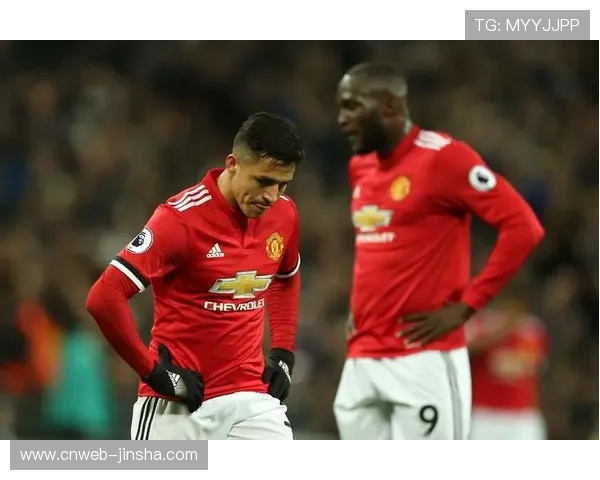 马圭头球中横梁，曼联开局险些闪击得手